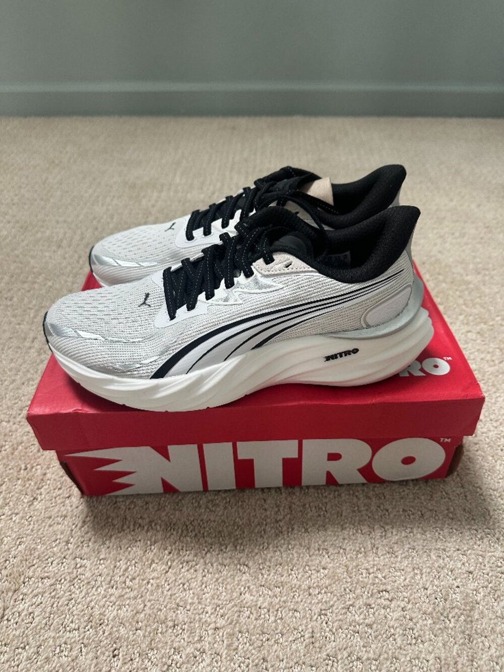Puma Velocity Nitro 4 Women’s Running Shoes 8.5 White Black NEW